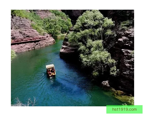 CHINESE大学生腹肌TWINK，校园魅力新星的独特风采